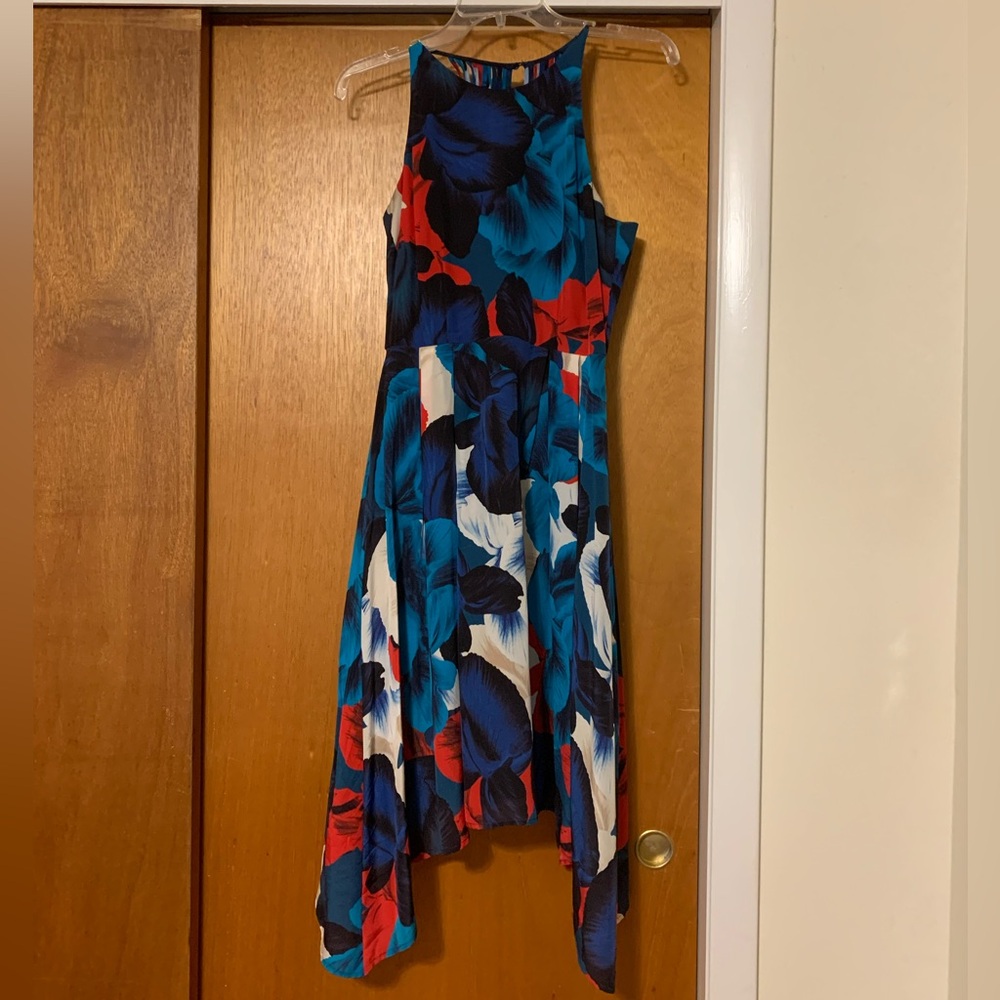 Antonio Melani size 0 dress with handkerchief hem and fun flower print.
